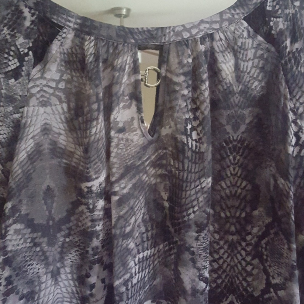 Blouse - Picture 2 of 3
